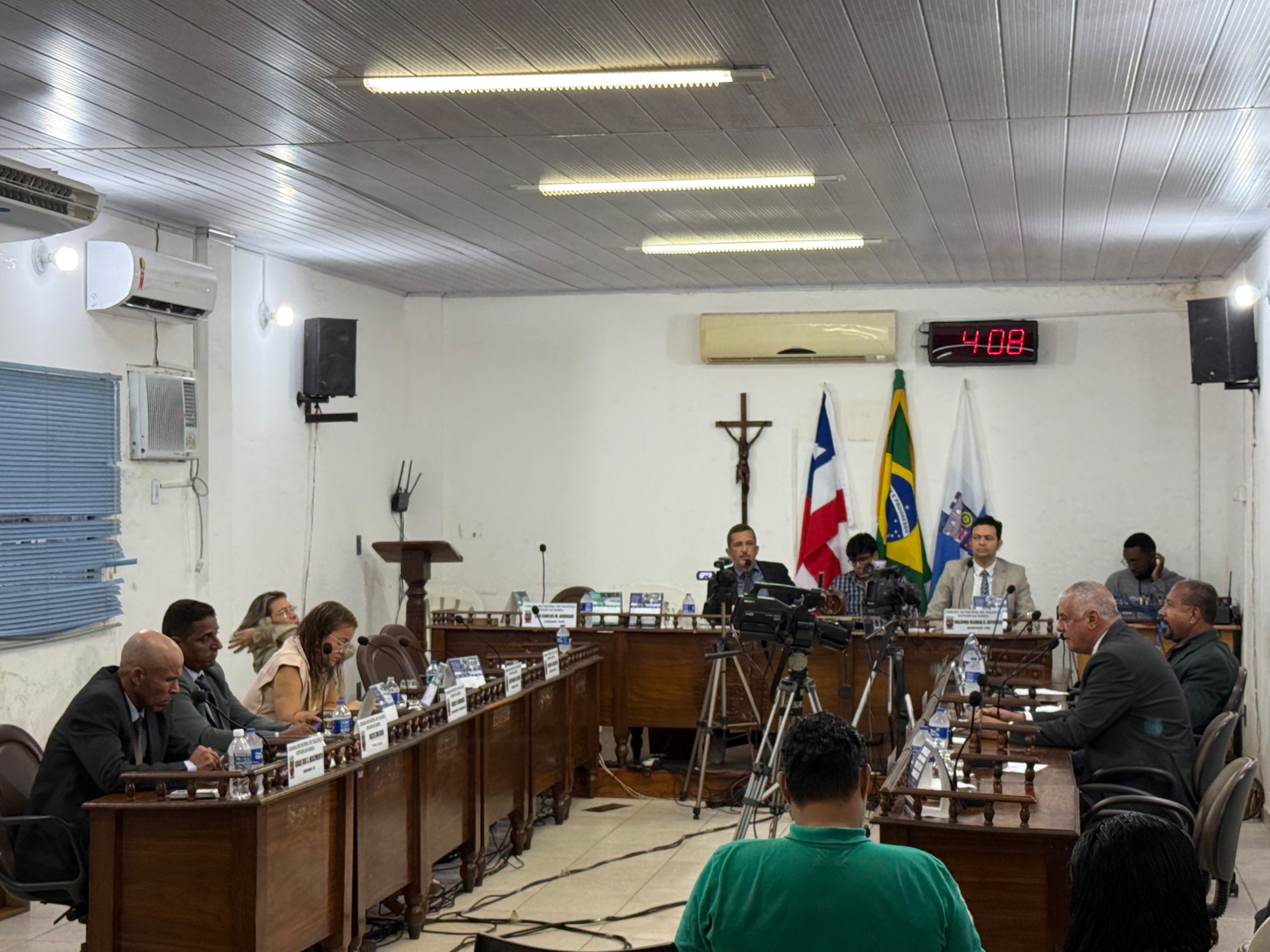 Câmara de Valença aprova projetos e debate infraestrutura, saneamento e transporte público