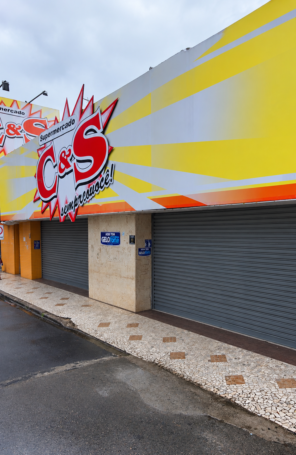 Supermercado C&S fecha as portas na Rua Conselheiro Ferraz, no centro de Valença