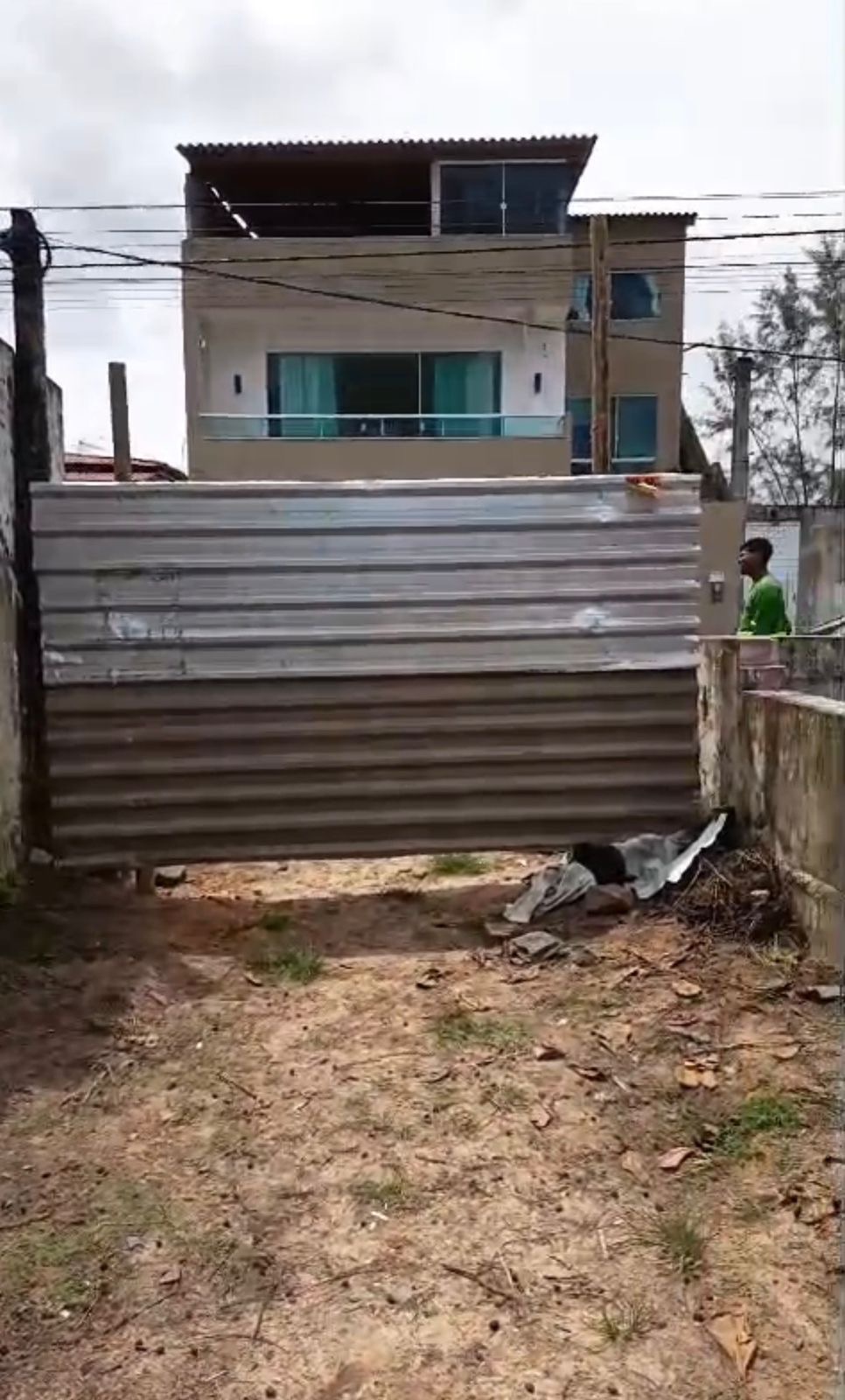 Prefeitura de Valença interdita acesso à praia na Avenida Taquari após identificar risco estrutural