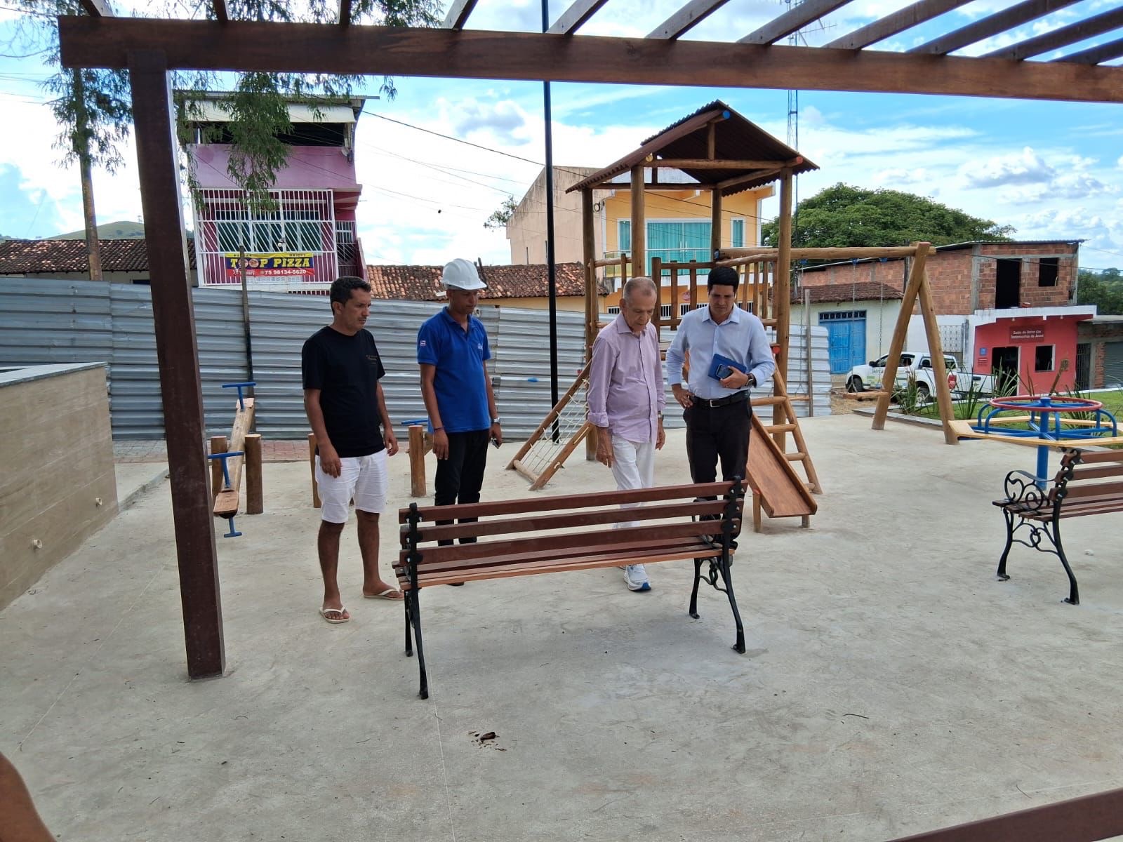 Prefeitura de Valença avança na requalificação da Praça São Benedito em Serra Grande com instalação de novos equipamentos