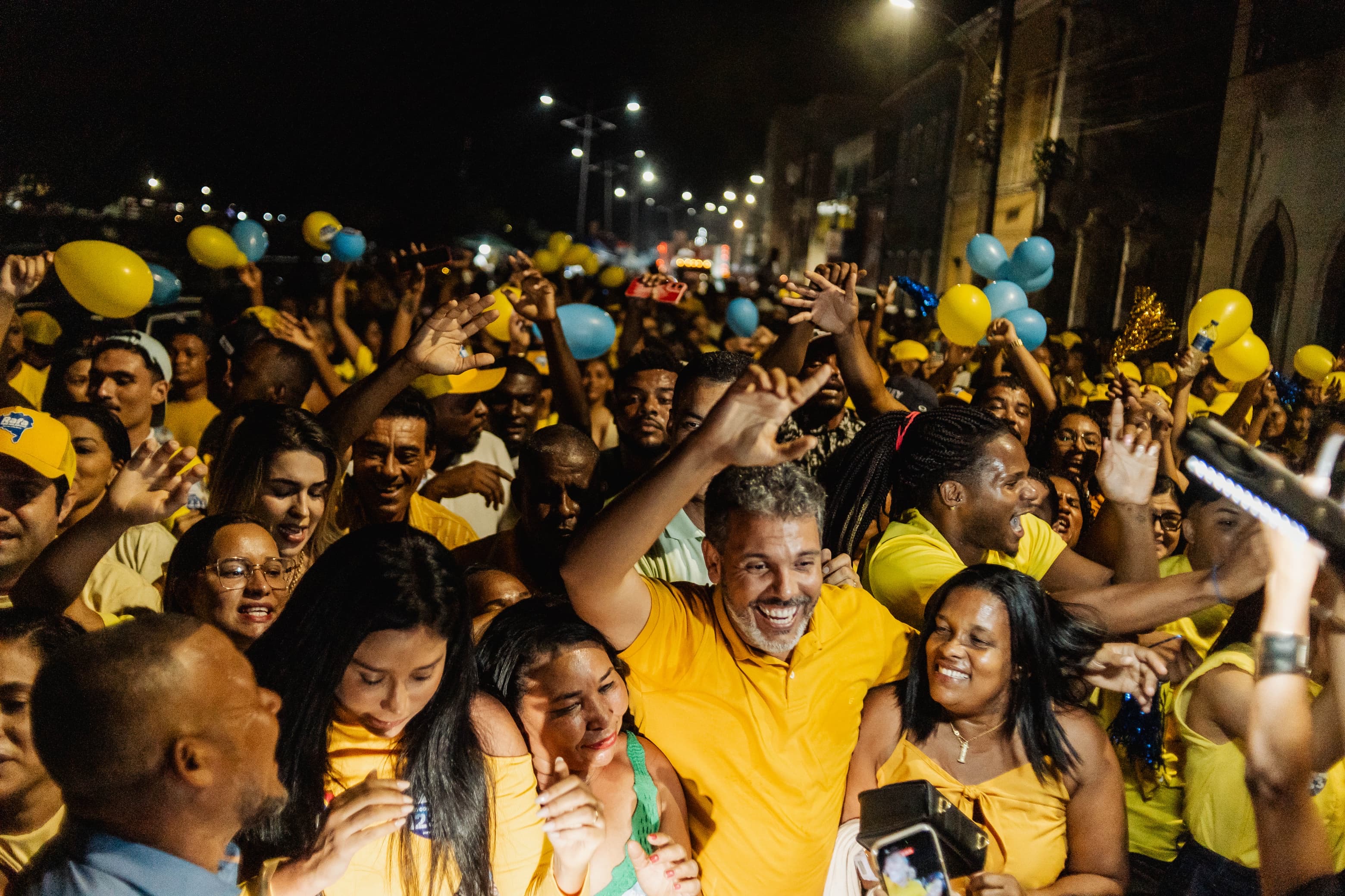 Multidão toma as ruas de Valença e lançamento de Rafa de Hildécio demonstra força política no Baixo Sul
