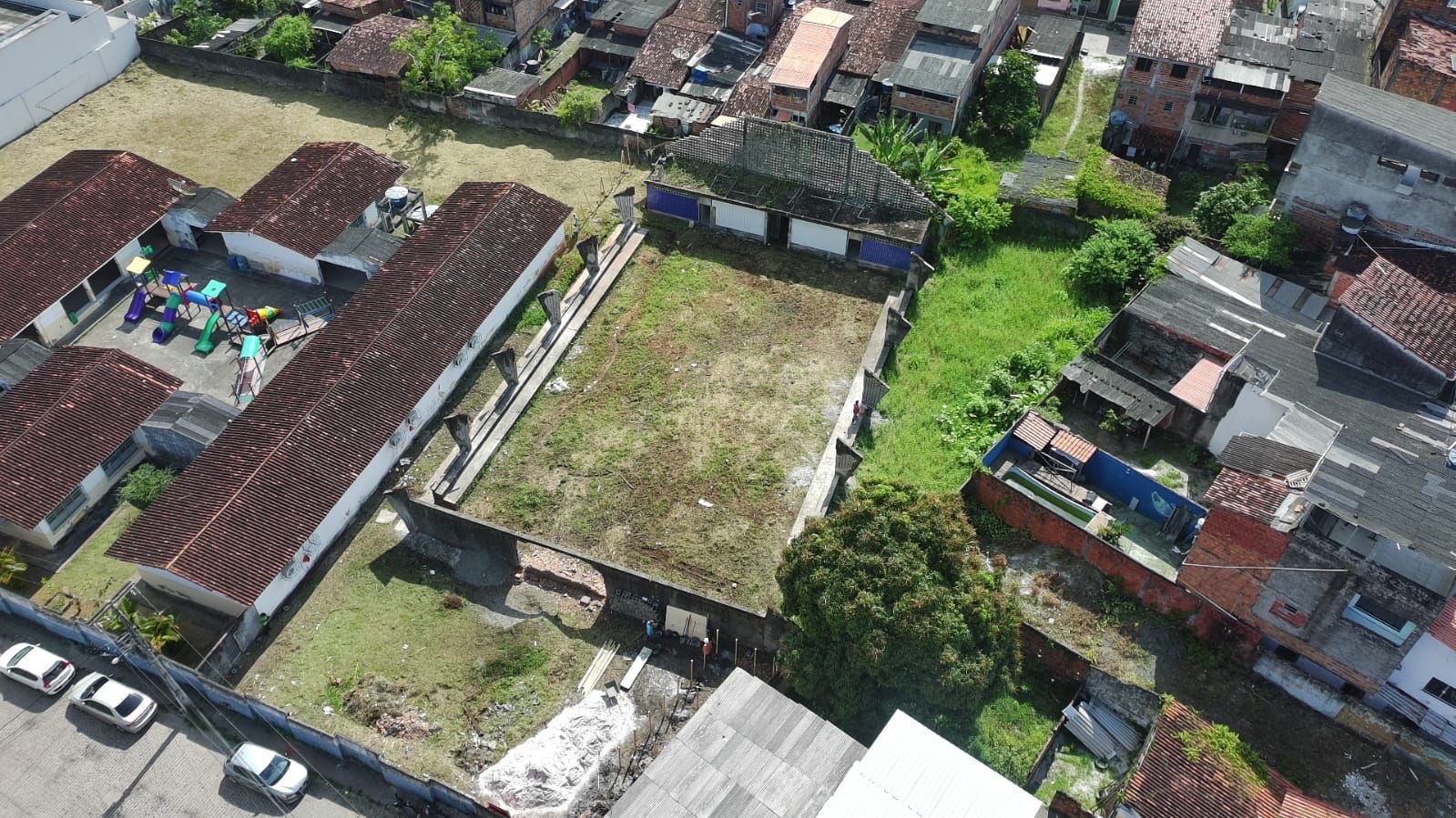 Marcos Medrado prefeito de Valença, assina termo de compromisso que garante conclusão da Quadra Federal do bairro da Bolívia
