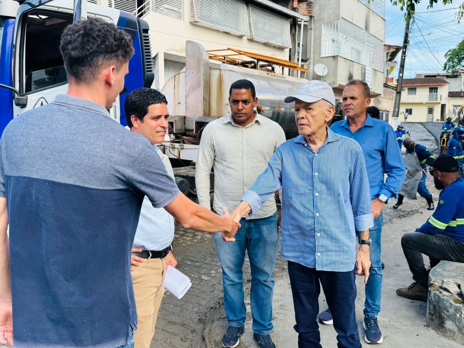 Prefeito Marcos Medrado acompanha requalificação da Praça da República e obras de asfalto no Lava Pés