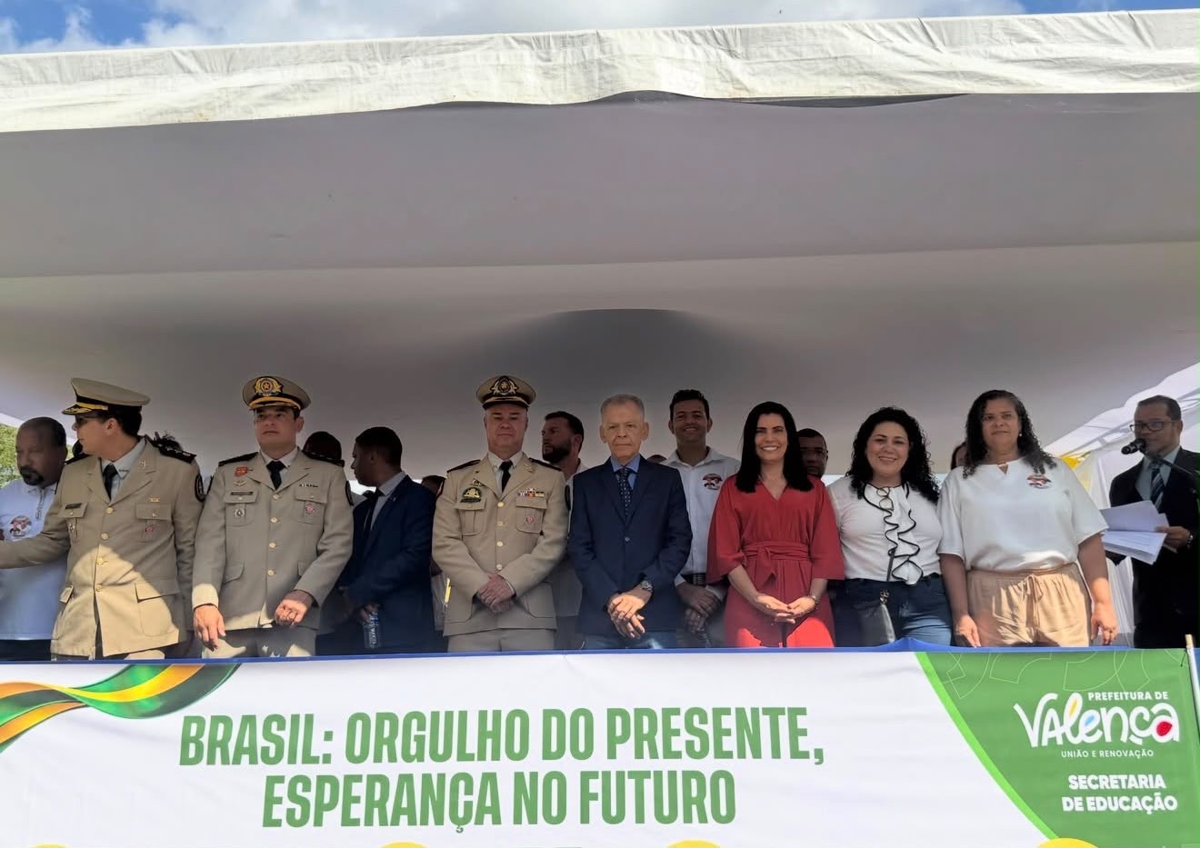 Desfile cívico movimenta Valença com grande presença do público