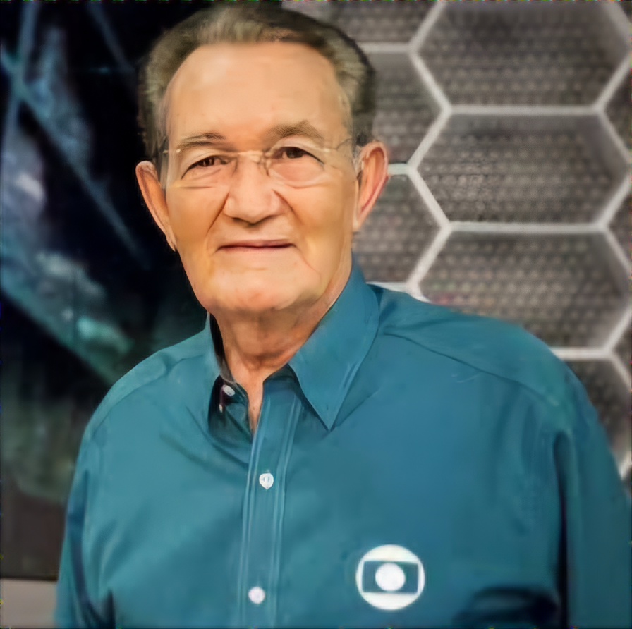 Morre Léo Batista, jornalista esportivo da Globo, aos 92 anos.