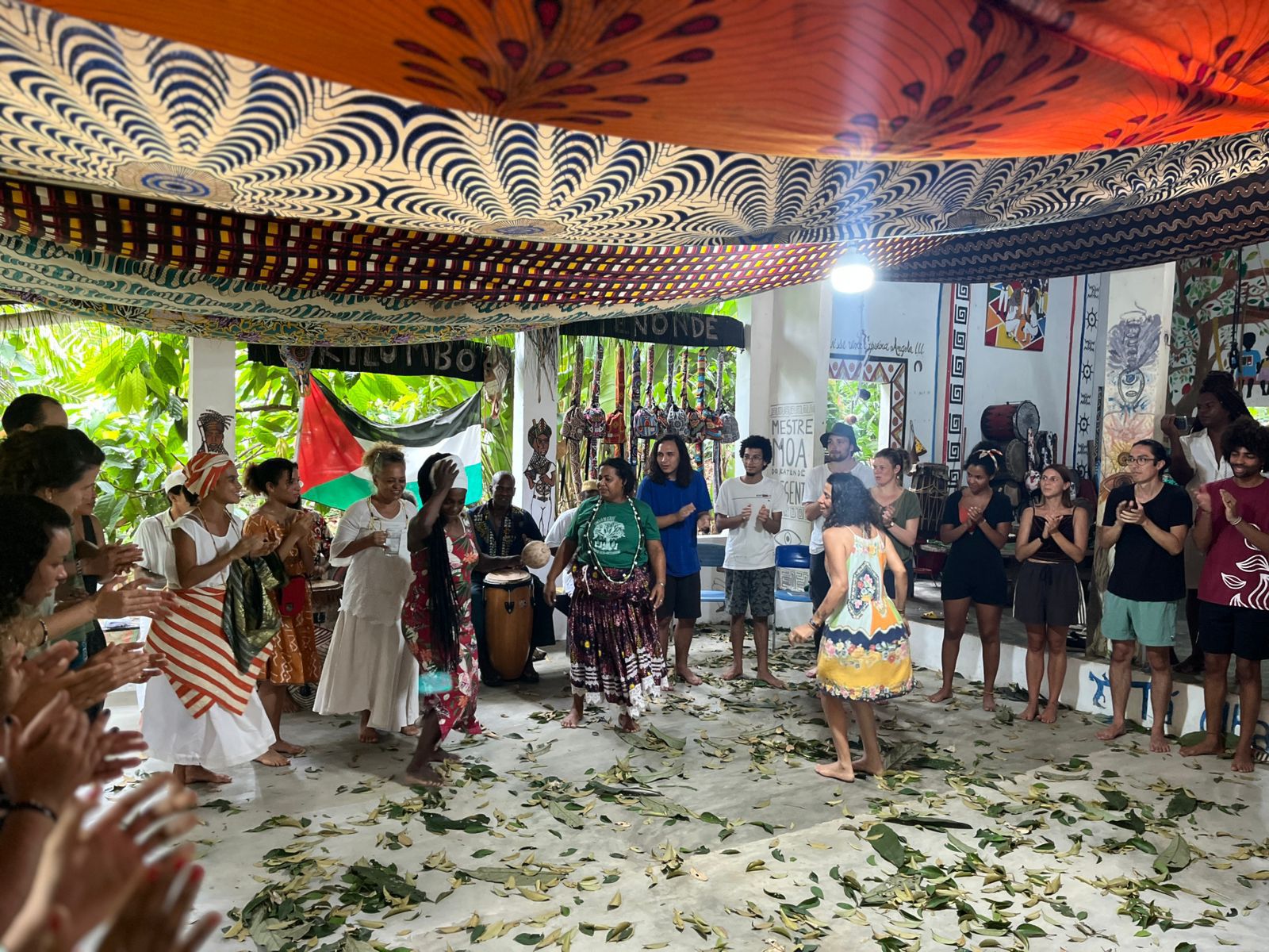 Vivências ancestrais afro-indígenas marcam a abertura do Cosmo Angola no Kilombo Tenondé