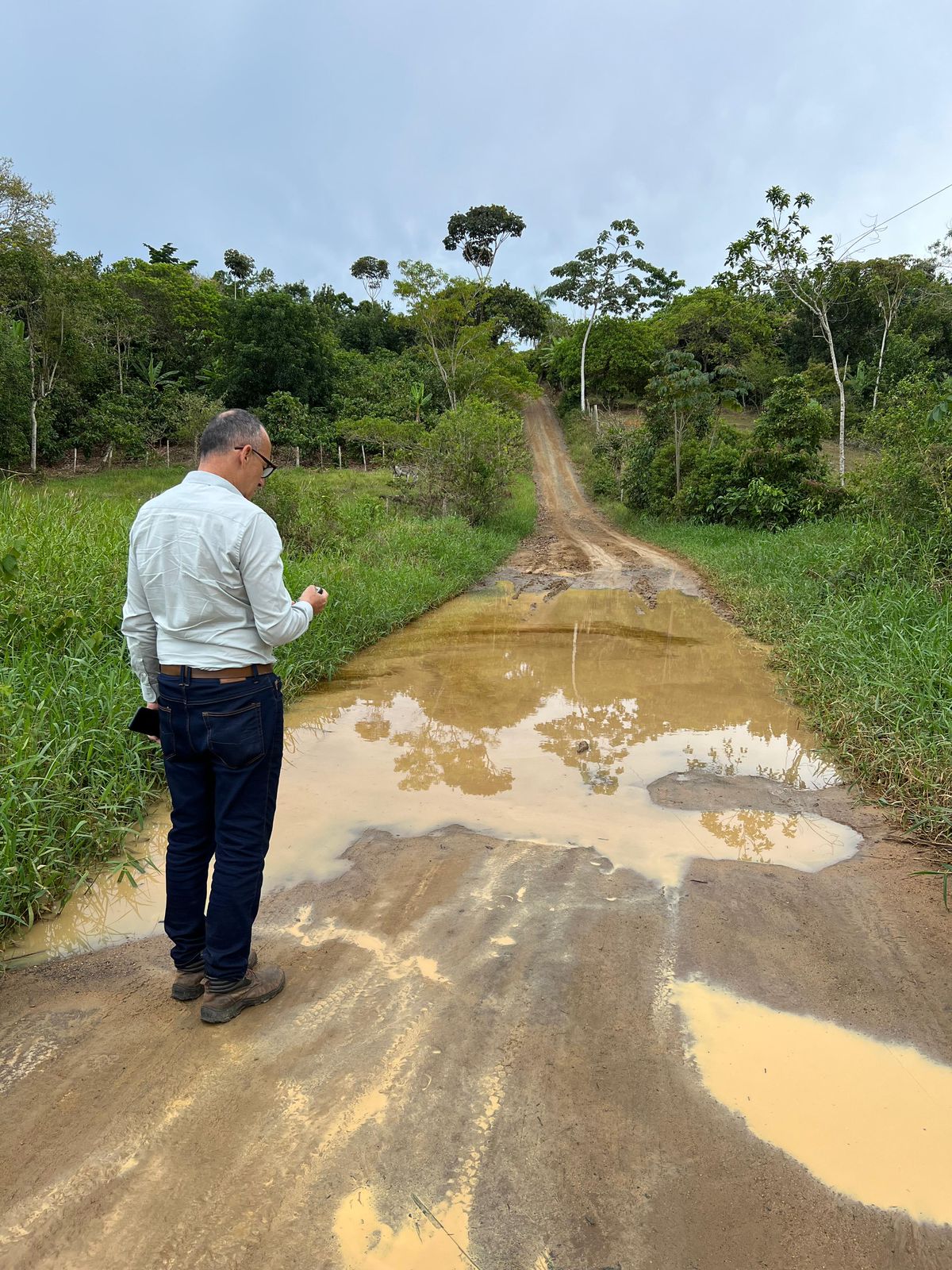 Prefeitura de Valença em parceria com a Secretaria de Estradas e Rodagens segue fazendo vistorias na zona rural e traça planos estratégicos para atender melhor as localidades