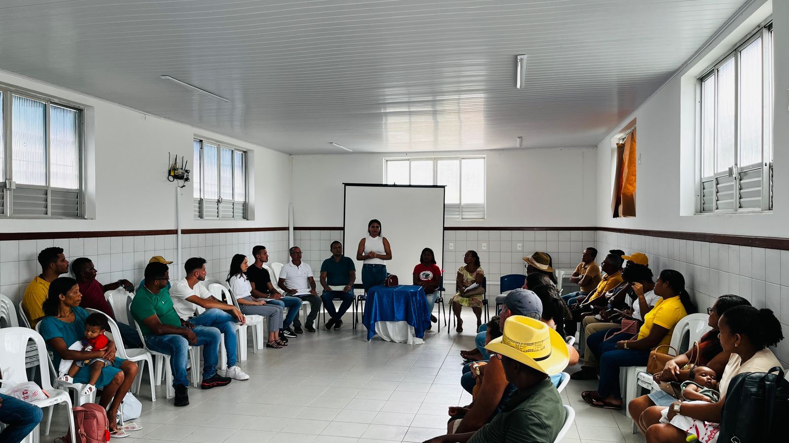Governo de Valença, secretarias e agricultores dialogam sobre o Programa Nacional de Alimentação Escolar