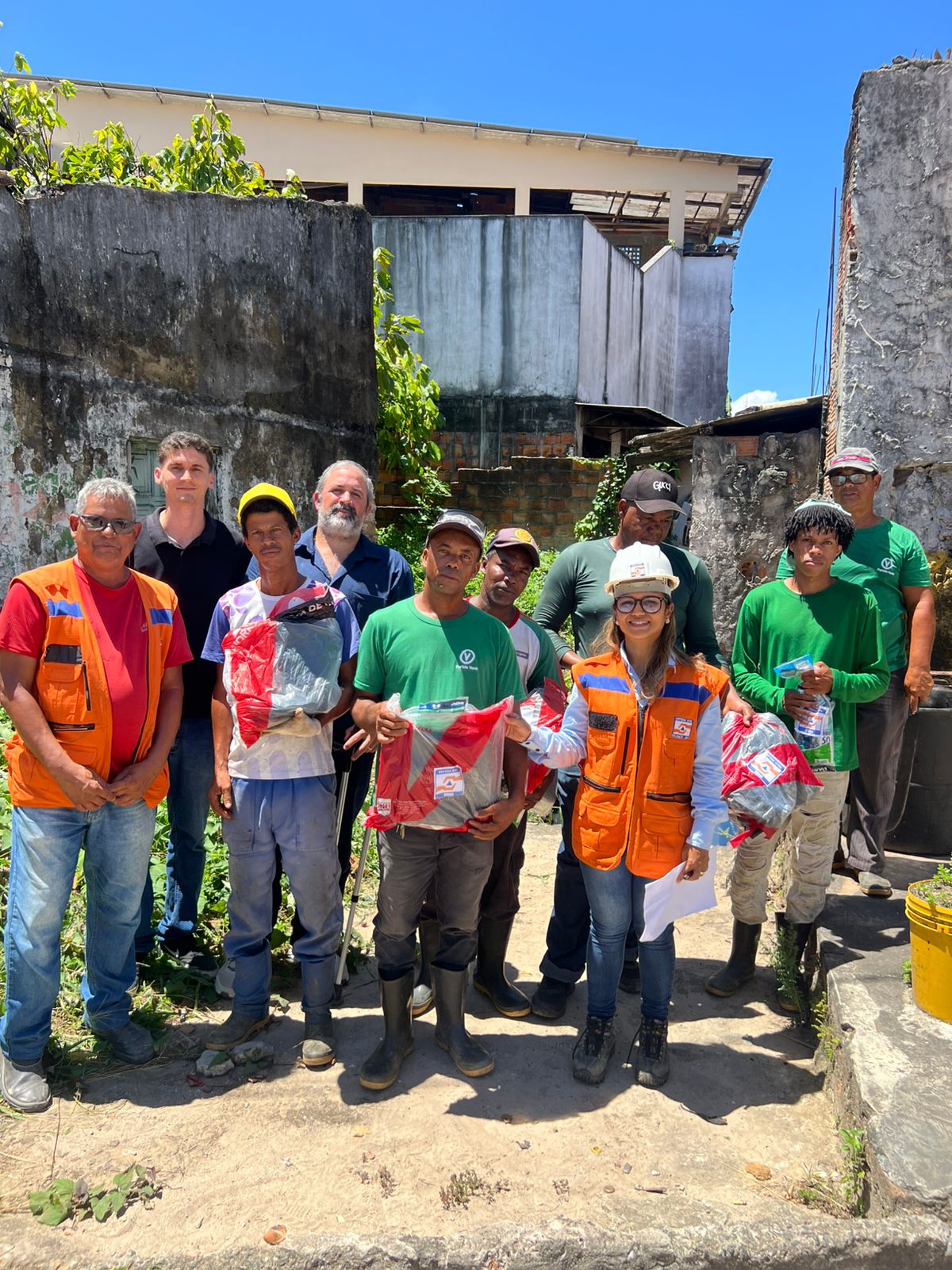 Prefeitura de Valença entrega equipamentos de proteção individual a servidores