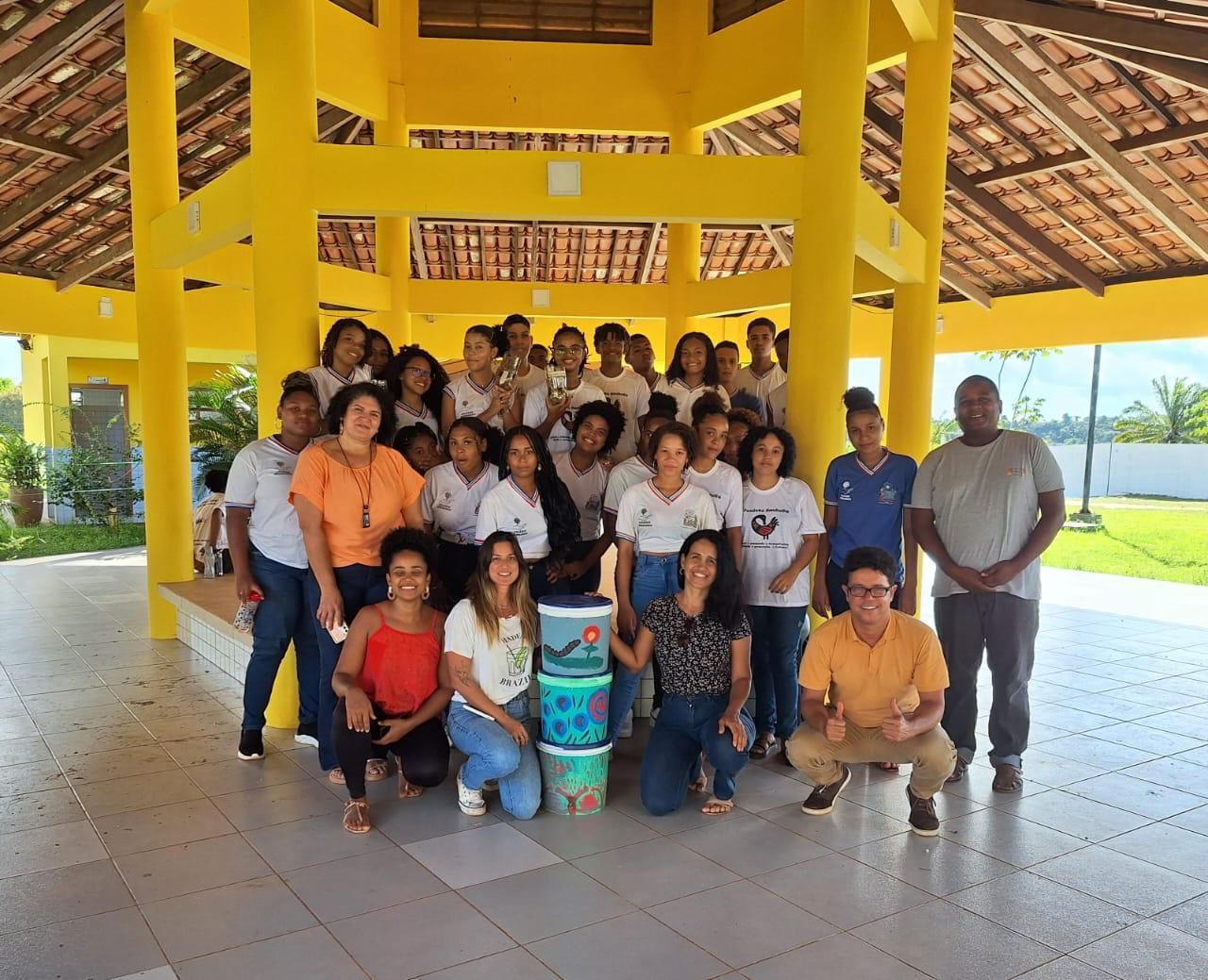 Secretaria de Agricultura promove oficina de compostagem e bate-papo sobre resíduos sólidos em escola estadual