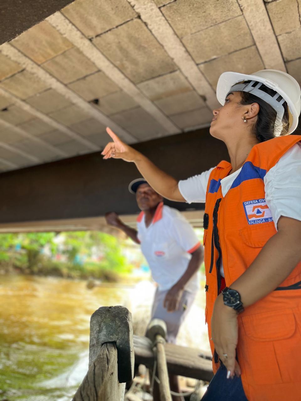 Defesa Civil da prefeitura de Valença faz vistoria técnica nas pontes sob o Rio Una