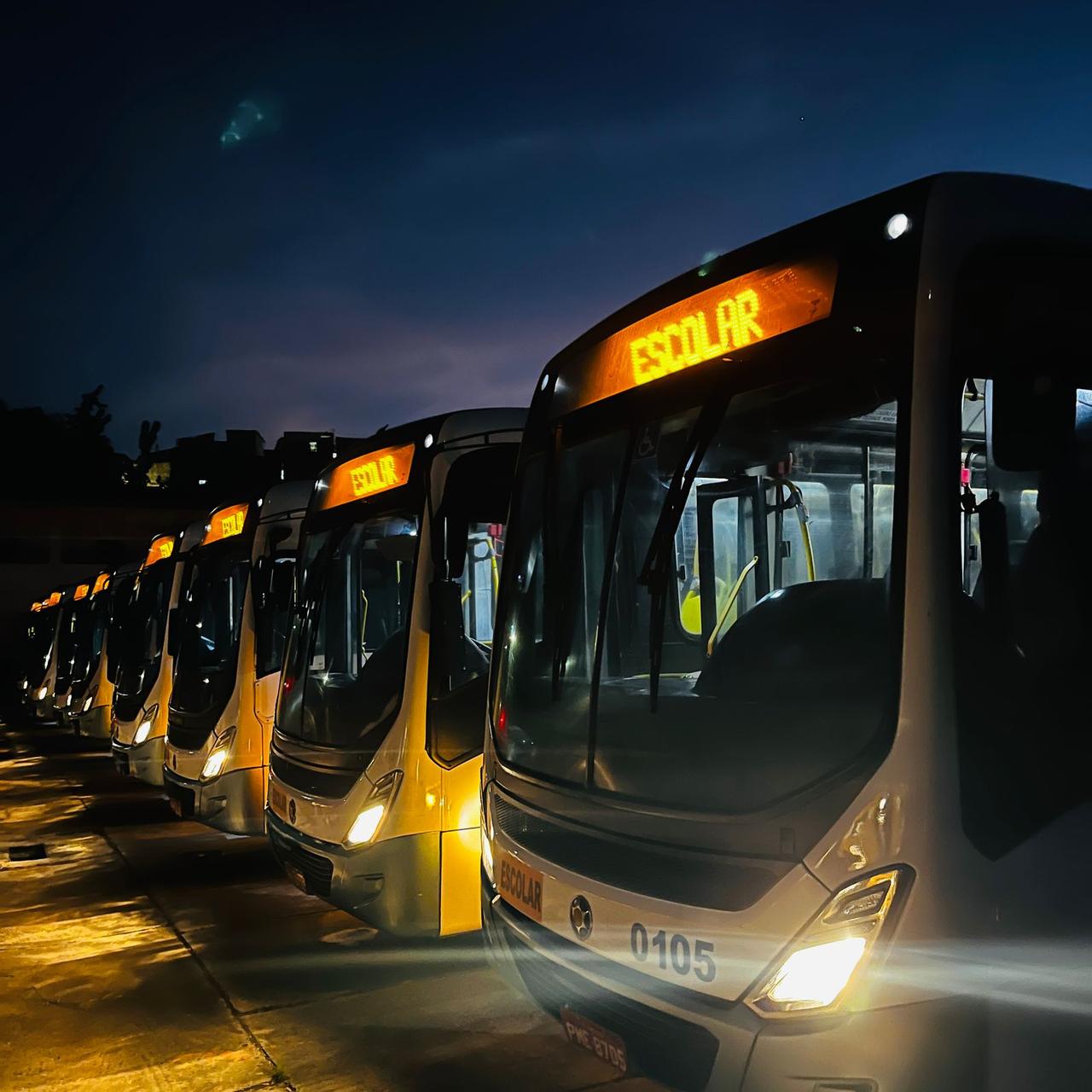 Prefeitura de Valença, por meio da Secretaria de Educação, recebe novos ônibus escolares com ar-condicionado