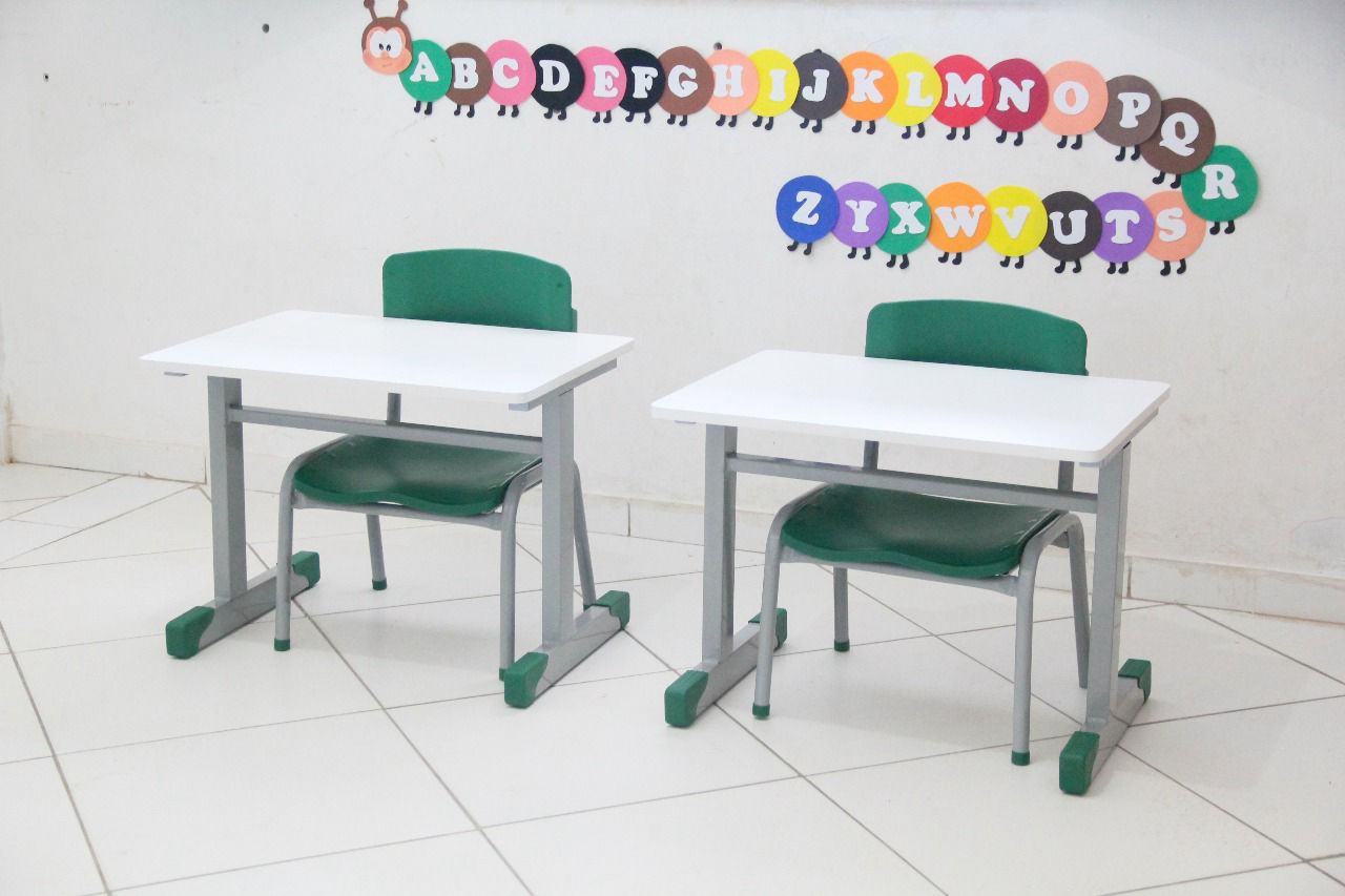 Prefeitura de Valença reforça infraestrutura escolar com a aquisição de 249 conjuntos de carteiras
