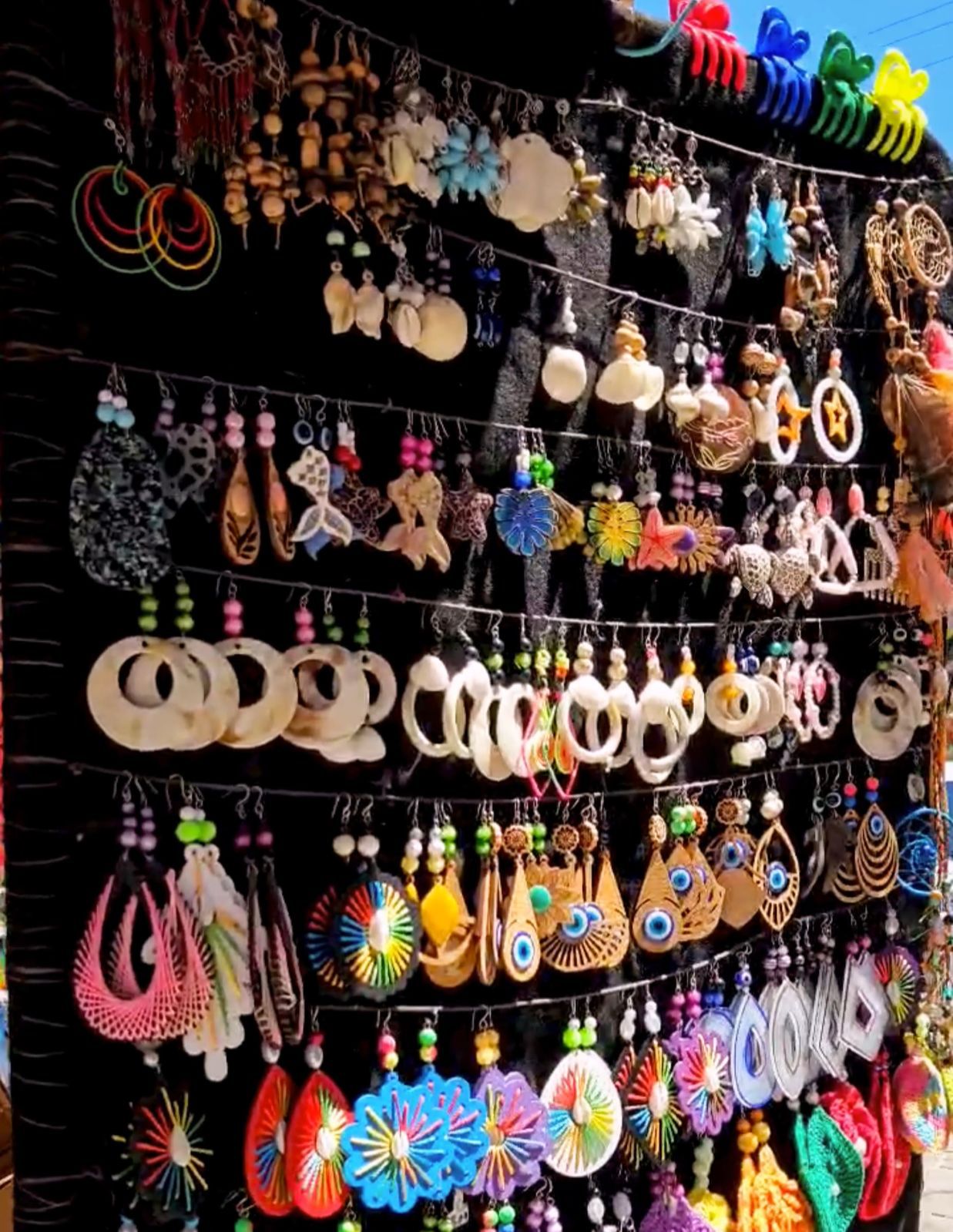 Prefeitura de Valença reforça apoio aos artesãos da Praia de Guaibim