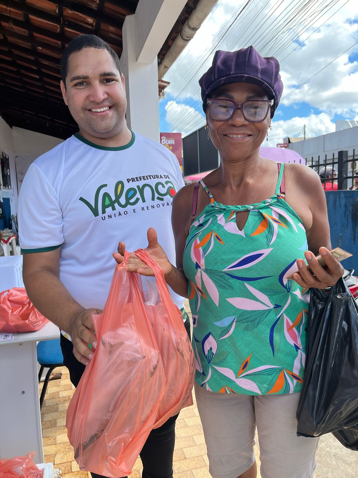 Prefeitura de Valença inicia entrega dos peixes da Semana Santa para 10 mil famíliasA tradição de solidariedade se renova em Valença