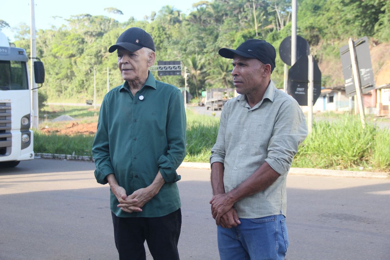 Prefeito Marcos Medrado acompanha a instalação da nova Iluminação do Entroncamento de Valença