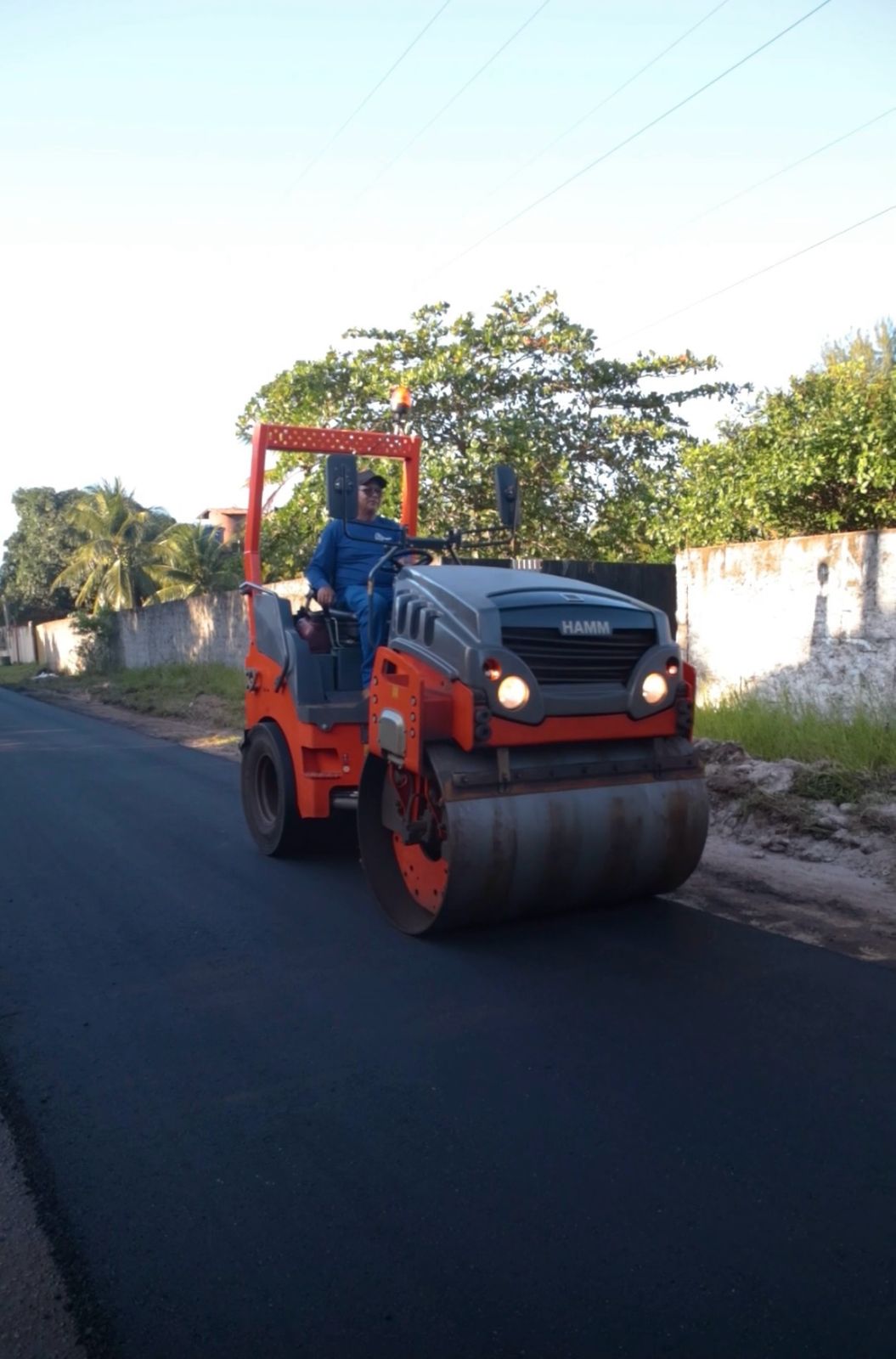 Prefeitura de Valença inicia pavimentação asfáltica no Guaibim