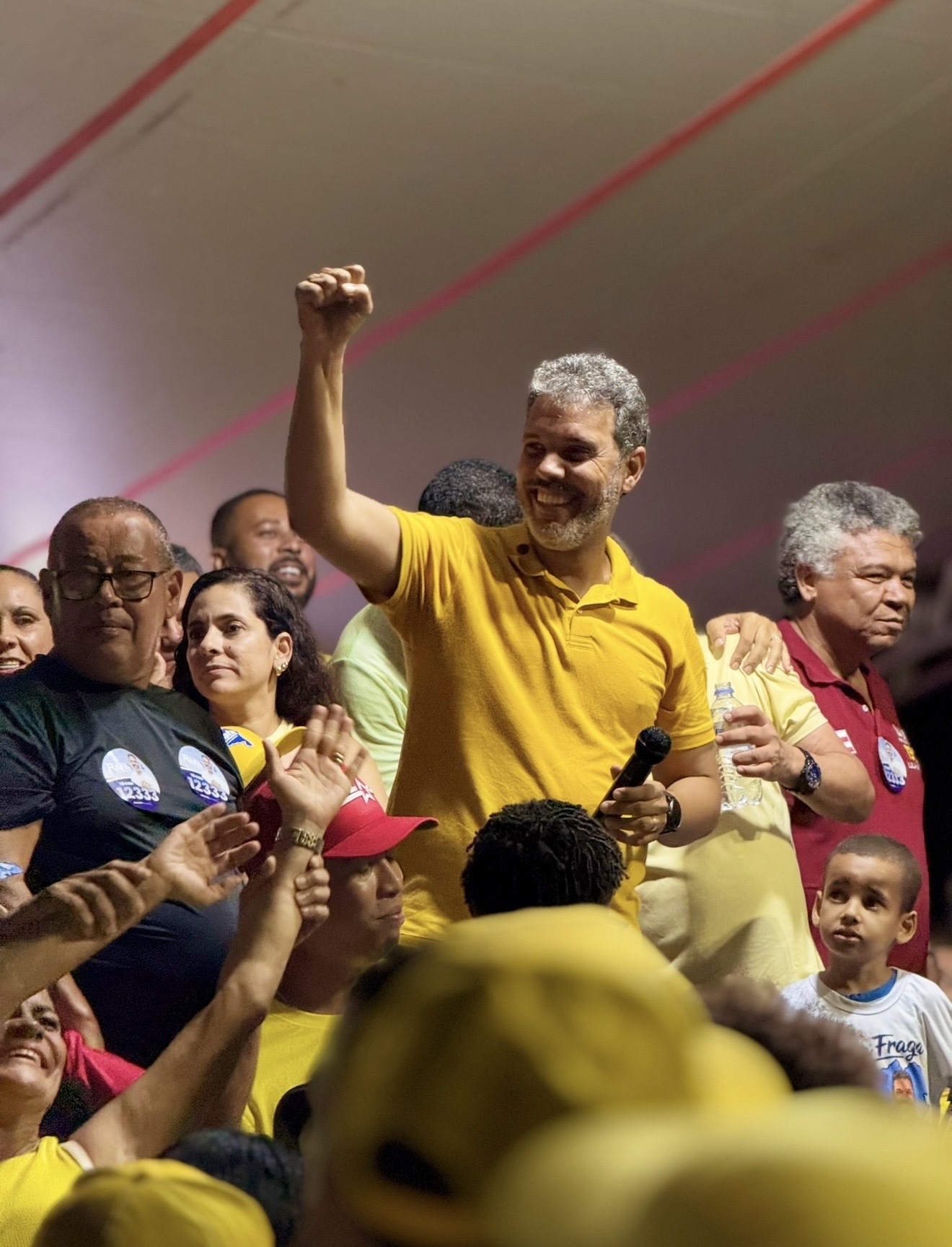 Uma grande onda amarela toma as ruas de Valença durante lançamento da campanha de Rafa de Hildécio