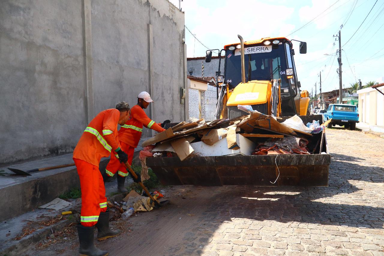Bairro da Bolívia recebe mutirão de limpeza