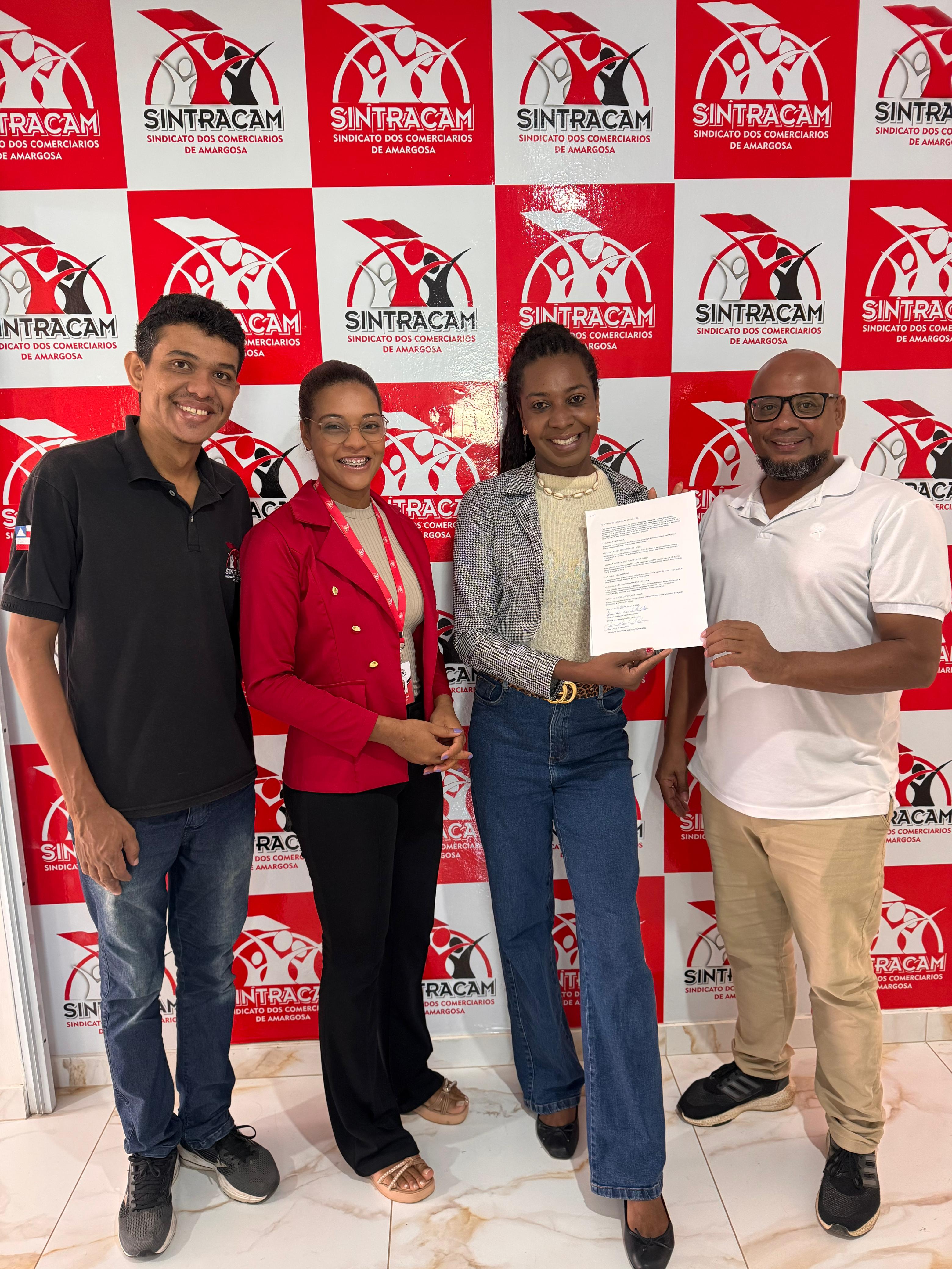 Informe Amargosa firma parceria com o SINTRACAM e fortalece comunicação com os trabalhadores