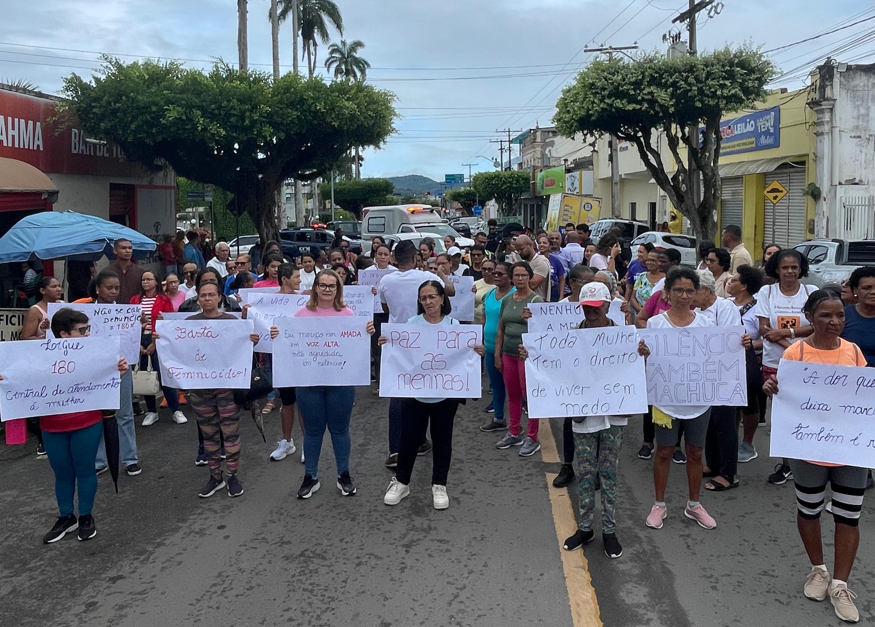 Ato “Mulher Merece Respeito” reúne comunidade e marca manhã de mobilização em Amargosa.