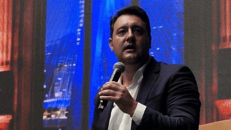 Ratinho Junior perdeu o prazo para ser vice de Flávio, diz Sóstenes...

proibidas.