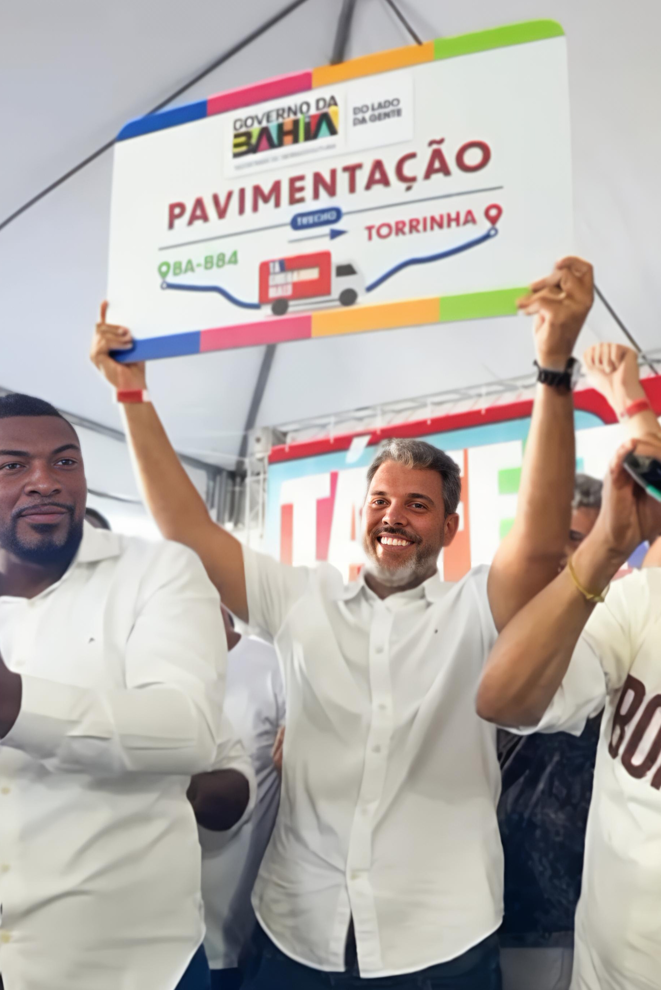 Momento histórico em Cairu: ao lado do governador, Rafa de Hildécio celebra assinatura da ordem de serviço da estrada de Torrinhas
