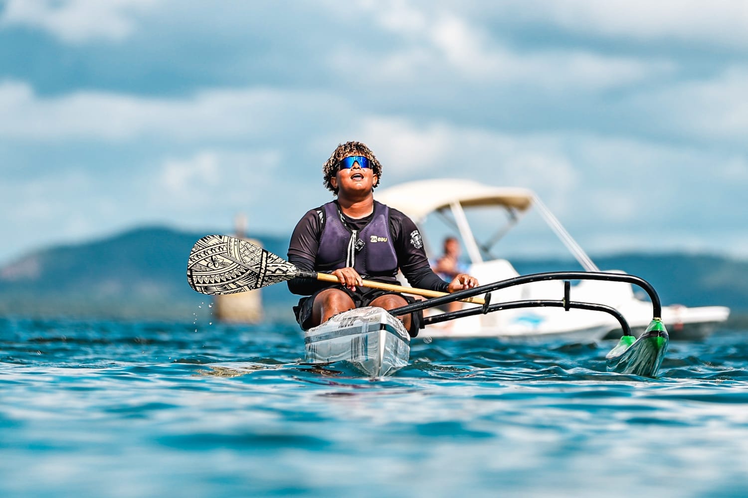Jovem da Gamboa em Cairu-ba, mantém liderança do ranking baiano de Canoa Polinésia após nova conquista em Itaparica