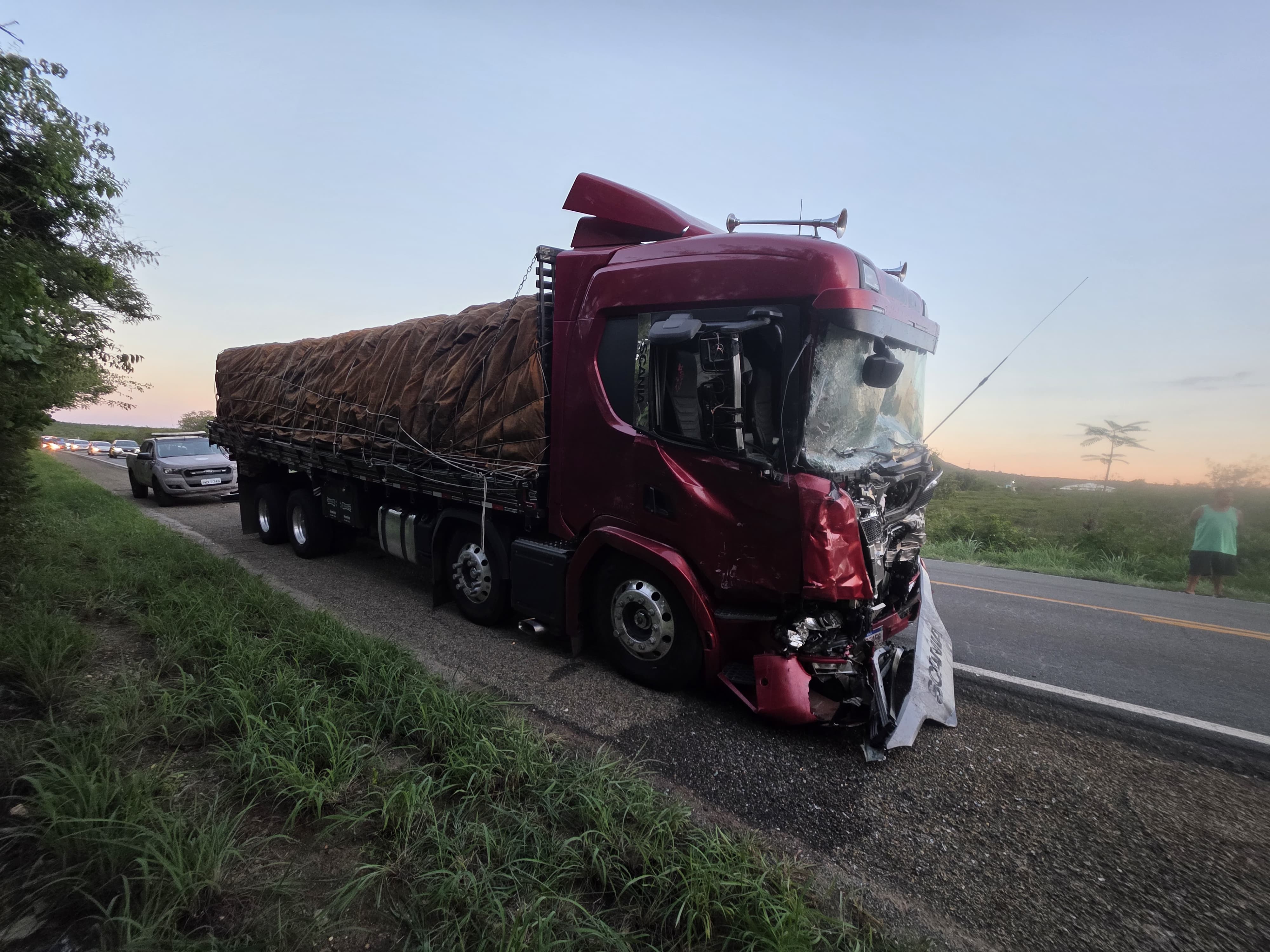 Grave colisão na BR-030 deixa duas pessoas mortas entre Caetité e Guanambi