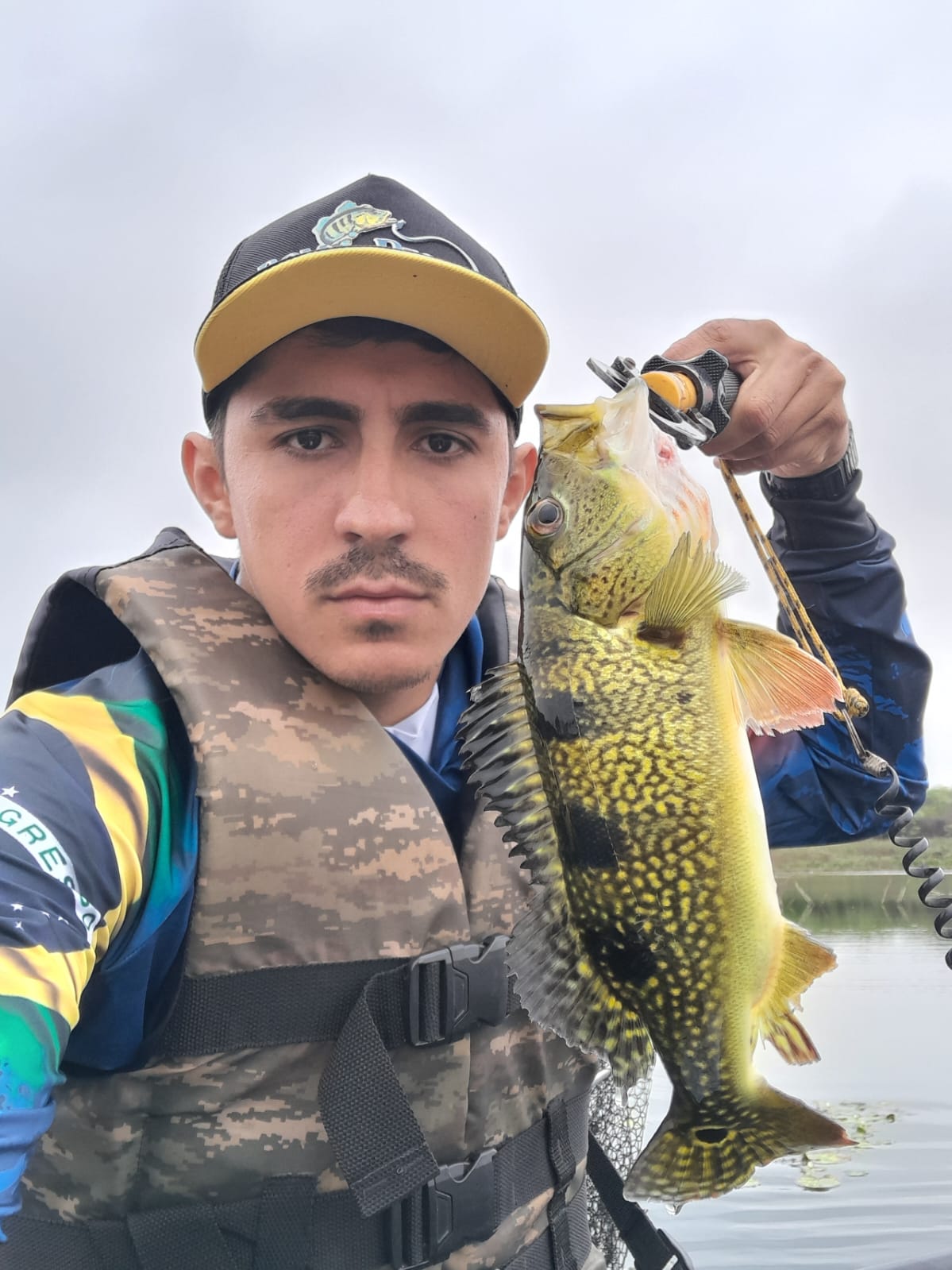 Pescador de Aracatu conquista título no 1º Desafio Brumas Pesca Club e leva o primeiro troféu da modalidade para o município