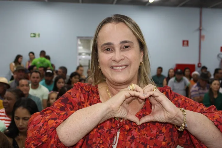 Prefeita de Livramento de Nossa Senhora tem carro atingido por disparos na BA-152
