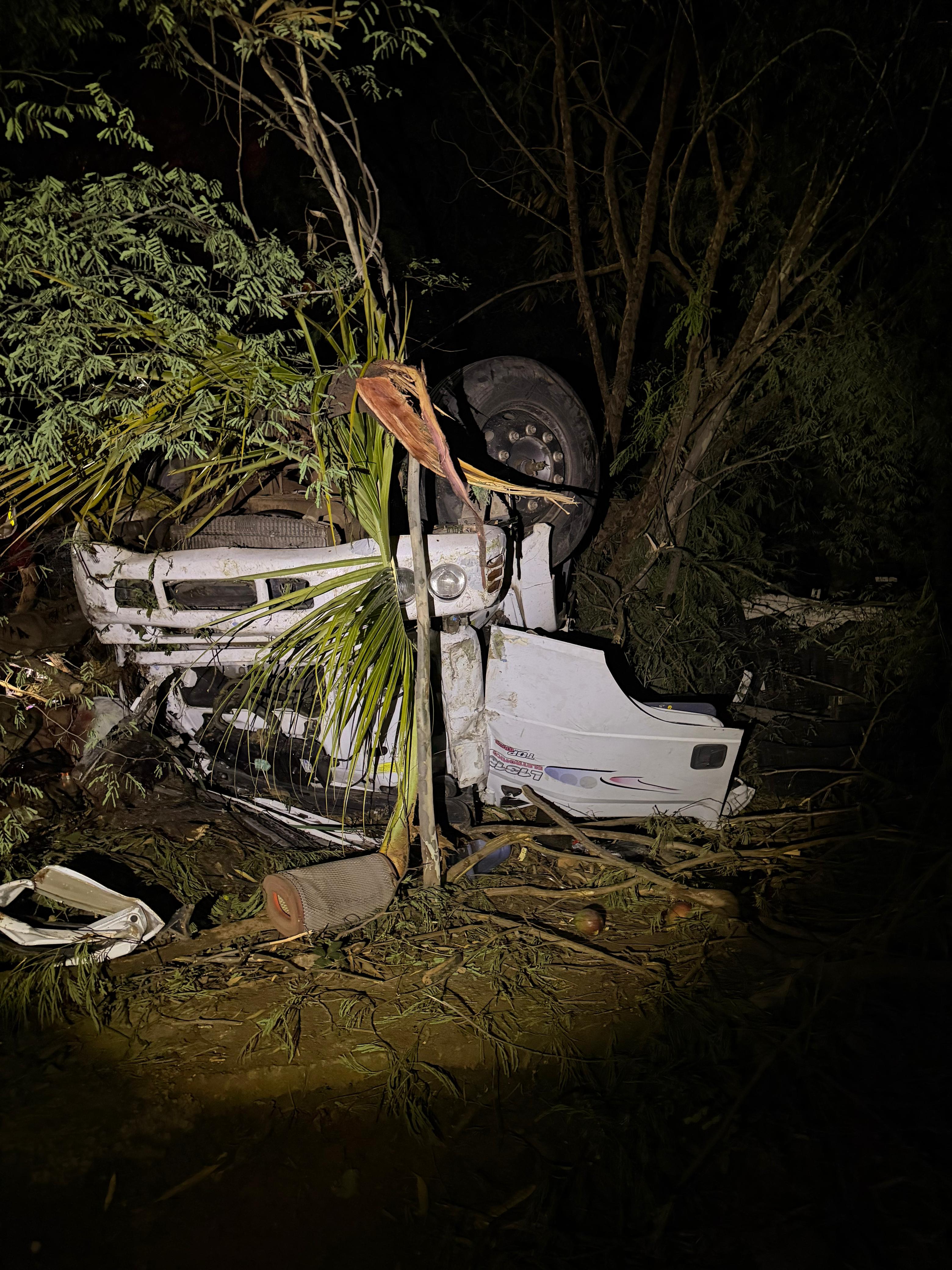 Grave acidente na BA-148 deixa motorista morto após caminhão despencar em ribanceira na Serra das Almas