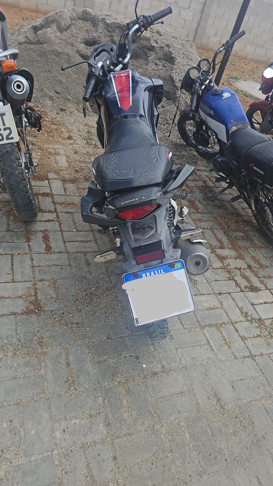 POLÍCIA MILITAR PRENDE HOMEM EM ARACATU APÓS FUGA EM MOTOCICLETA ROUBADA