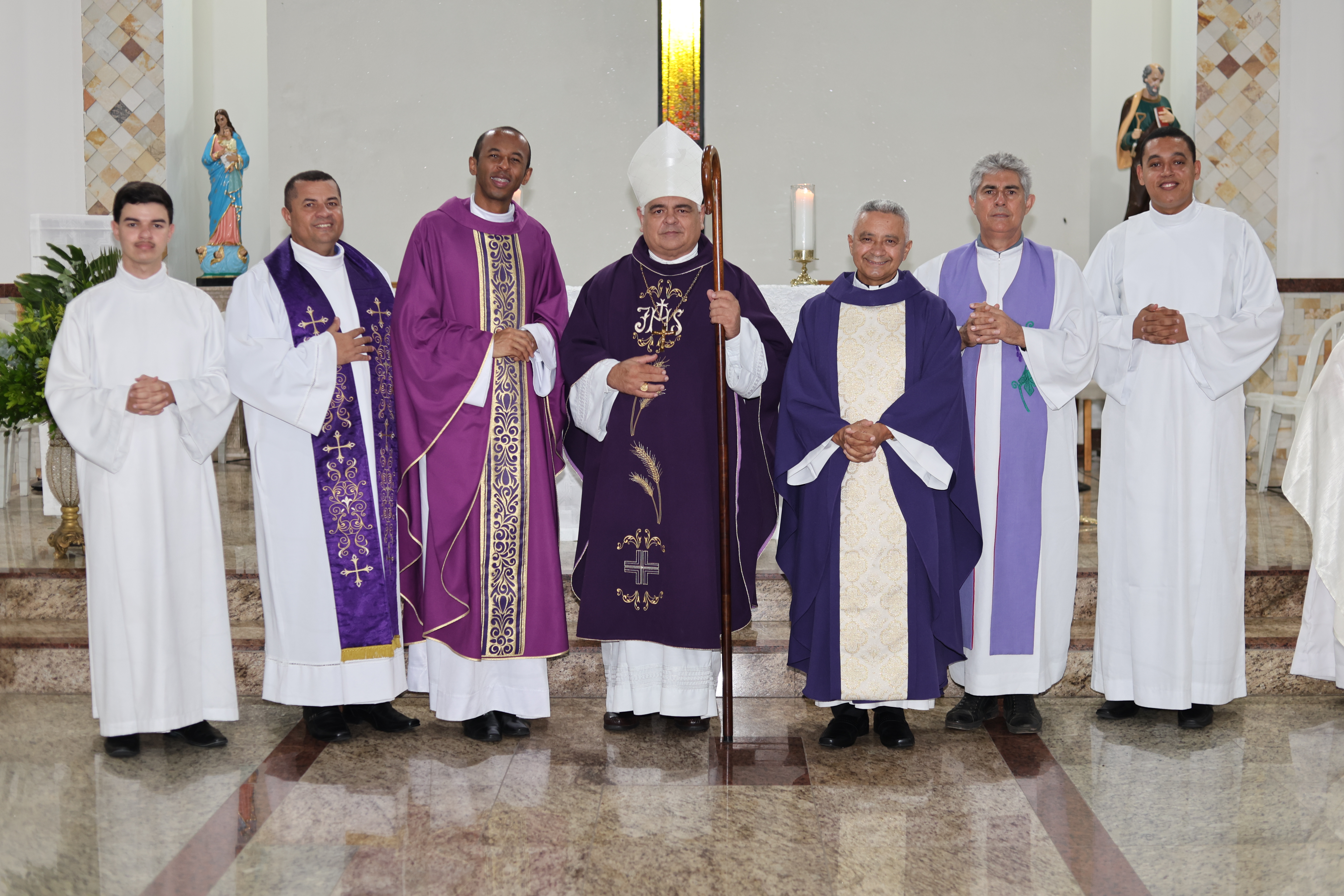 Solenidade de Posse Canônica na Paróquia São Pedro Apóstolo renova a missão pastoral e fortalece a fé do povo de Aracatu