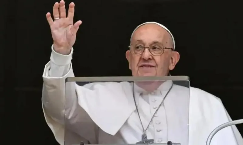 Boletim do papa informa mais uma noite tranquila no hospital