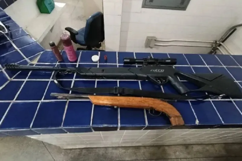 Homem é preso após ameaçar matar companheira e ter armas apreendidas na zona rural de Brumado