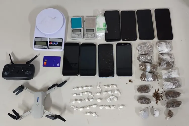 Caetité: Sete menores são encontrados em residência em condições insalubres e drogas