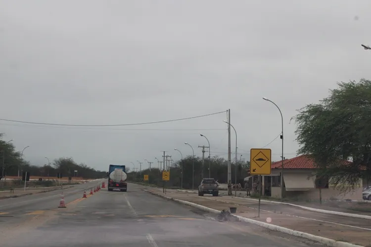 Tanhaçu: Homem com mandado em aberto é preso em ônibus na BA-142