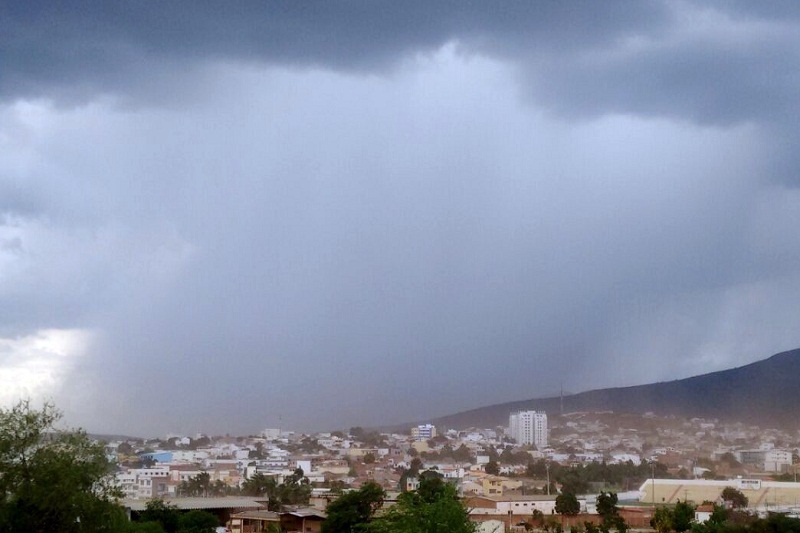 Inmet emite alerta de chuvas intensas e ventos fortes para cidades do litoral da Bahia