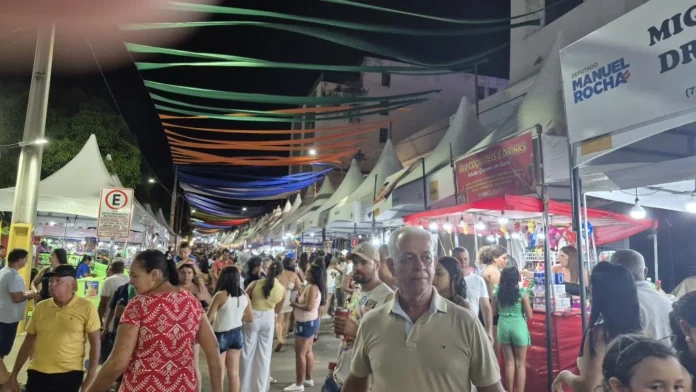 Barraqueiros e ambulantes comemoram vendas aquecidas no CarnaBrumas 2026 de Brumado