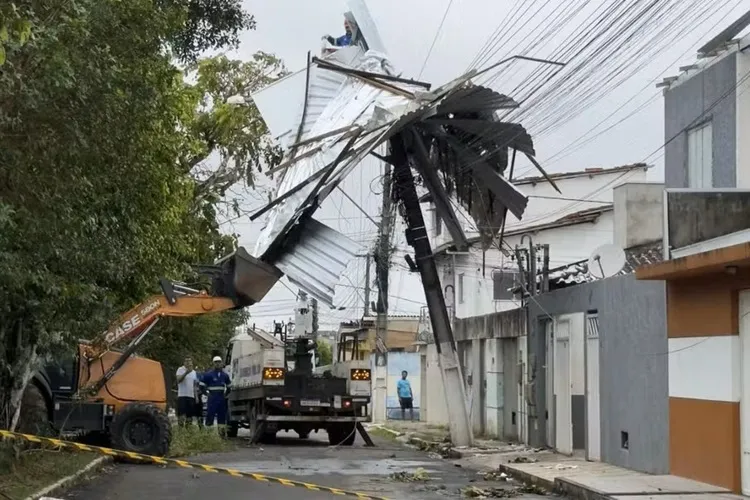 Eunápolis decreta situação de emergência após destruição causada por vendaval