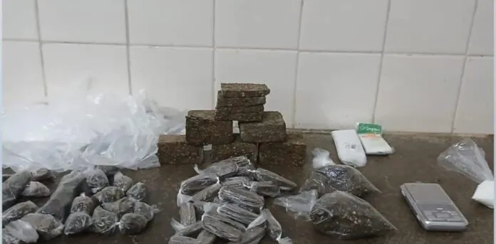 Suspeito de tráfico é preso pela PM em Maetinga