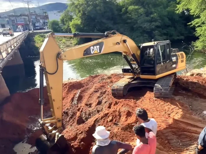 Gestão Fabrício Abrantes dá início à modernização da ponte que liga o Centro de Brumado ao bairro São Félix
