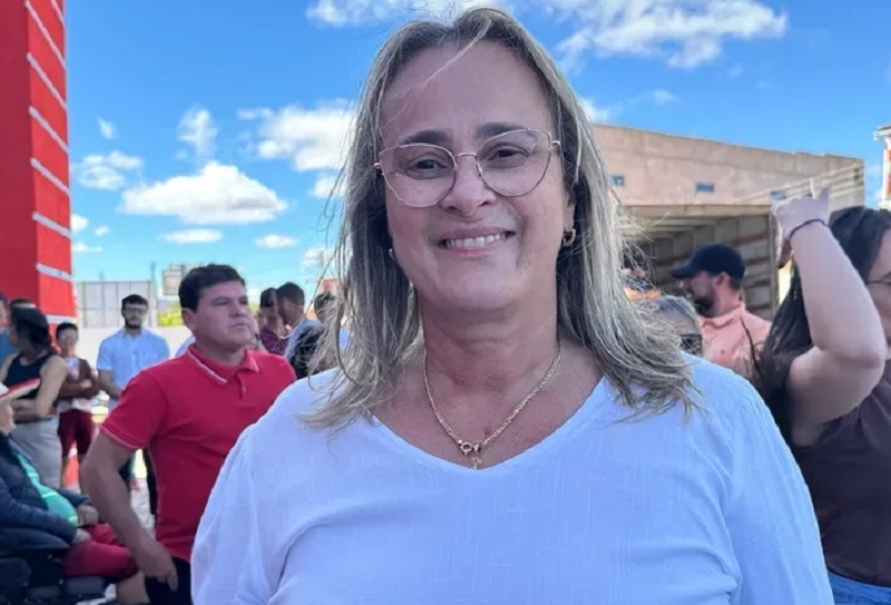 Prefeita de Livramento de Nossa Senhora escapa de atentado a tiros na BA-152