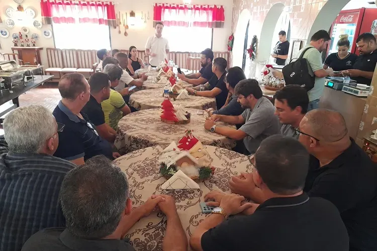 Em almoço com a imprensa, Fabrício Abrantes ouve demandas para melhorias em Brumado