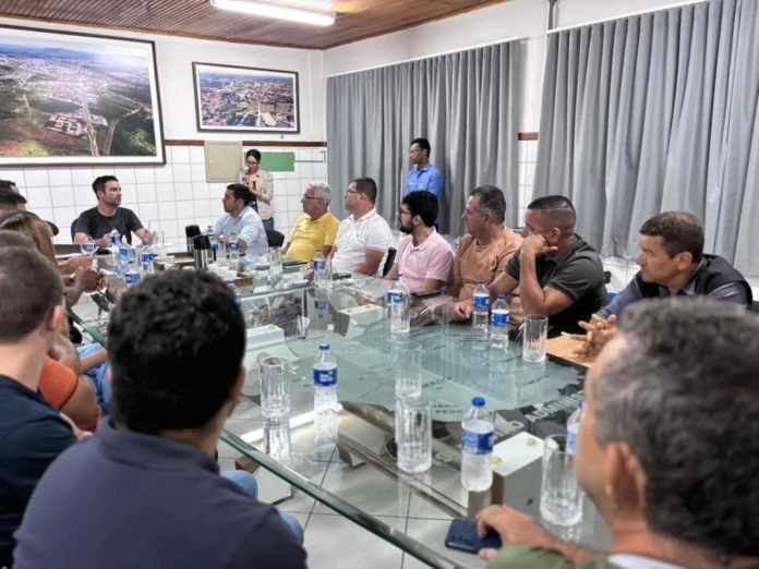 Prefeitura de Brumado empossa fiscais e inicia nova etapa de fiscalização de terrenos vagos