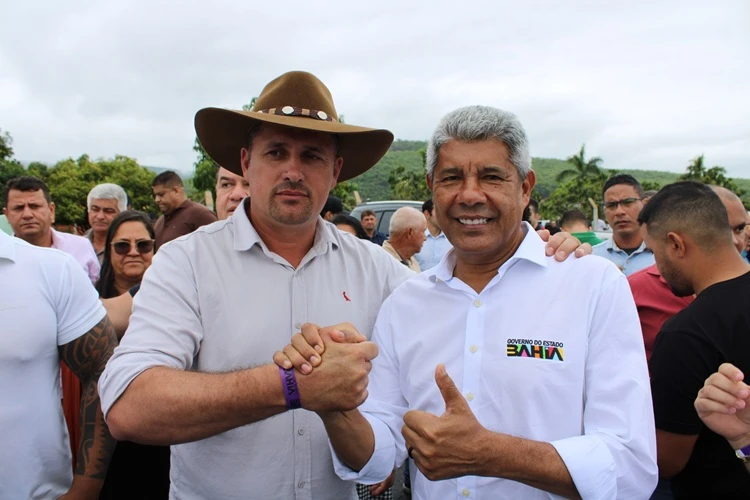 Cordeiros: Prefeito apresenta pacote de demandas de obras ao governador