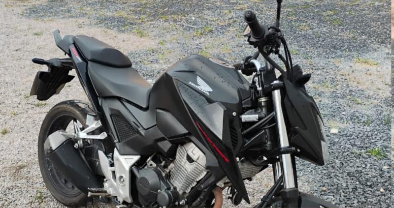 Polícia recupera motocicleta com restrição de furto/roubo em Barra da Estiva
