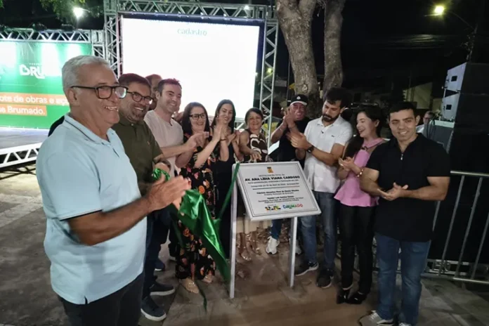 Prefeito Fabrício Abrantes entrega avenida aguardada há 20 anos e anuncia nova praça em Brumado