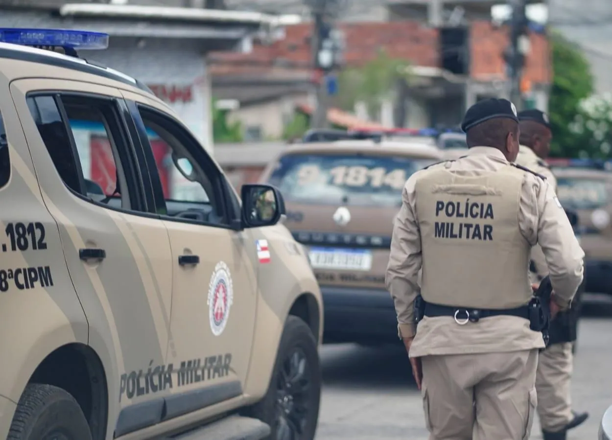 Major é preso ao tentar entregar celular para detento na Cadeia Pública em Salvador